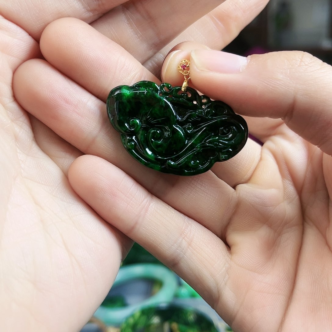 翡翠颈饰18K金镶嵌吊坠