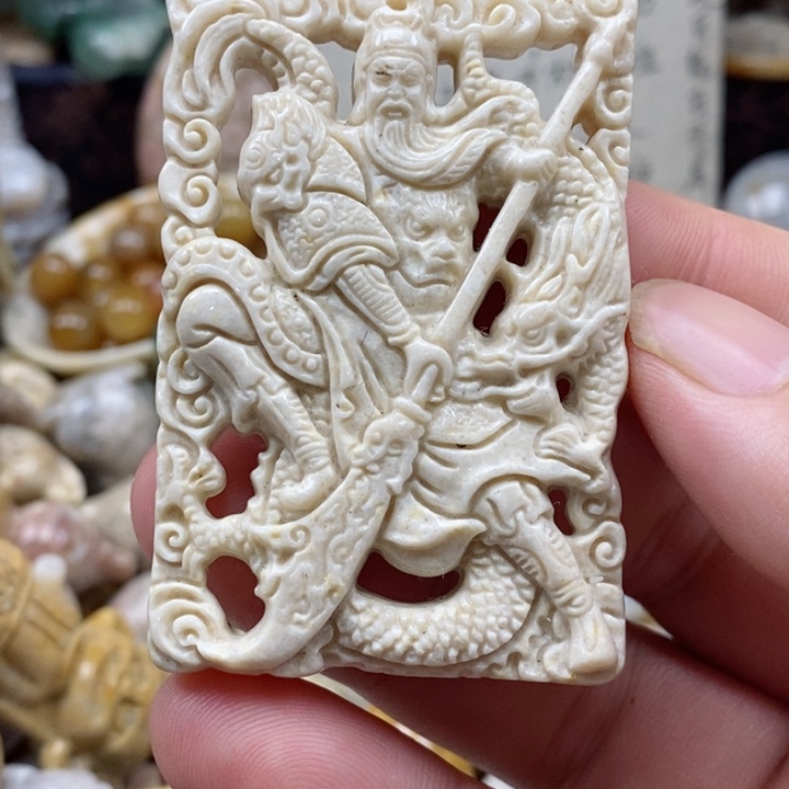 硅化珊瑚（珊瑚玉）未镶嵌颈饰