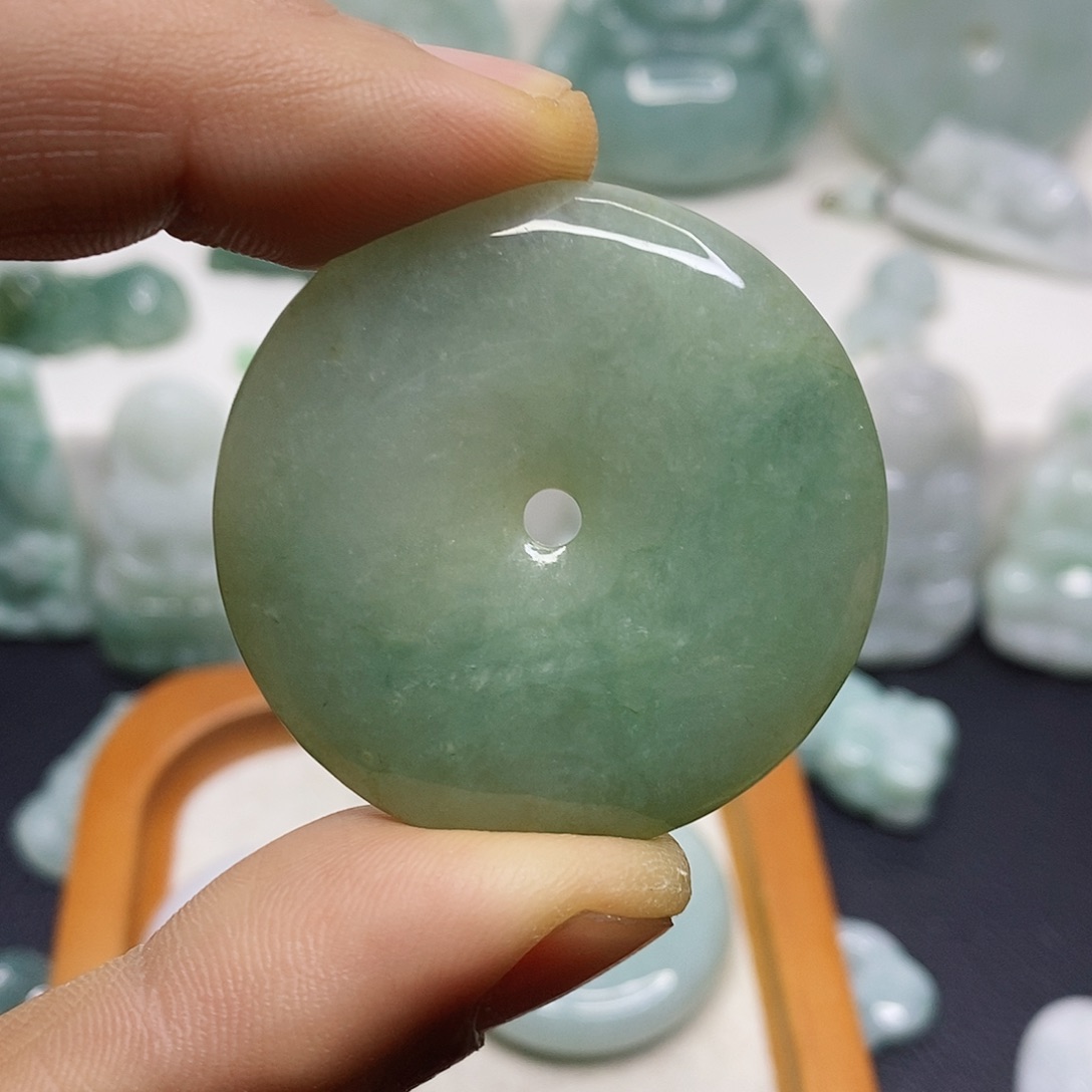 翡翠颈饰未镶嵌吊坠