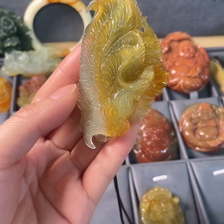 青***颜蛇纹石玉未镶嵌挂件