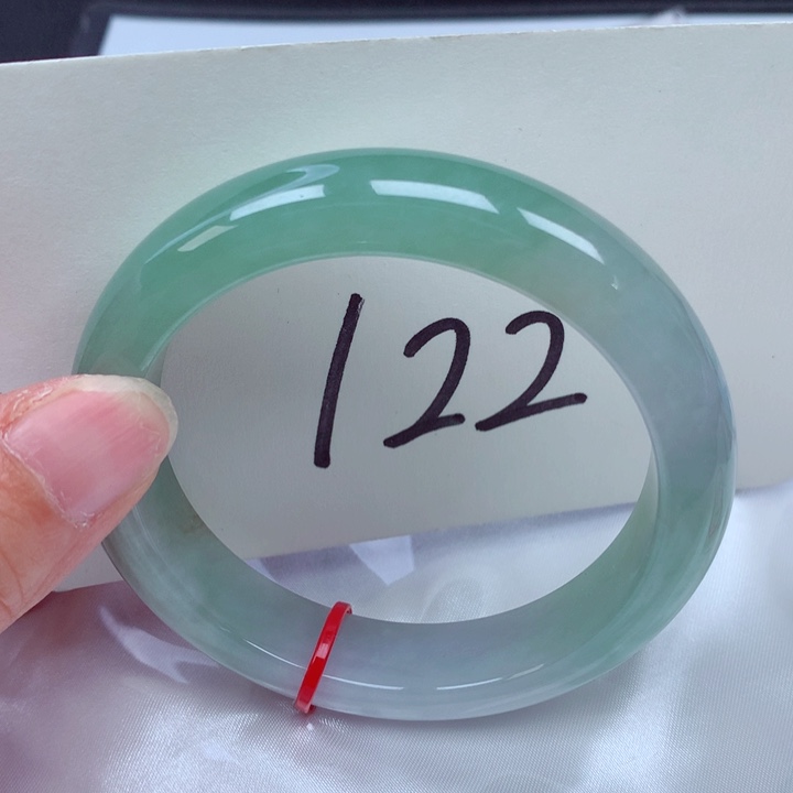 翡翠手镯未镶嵌翡翠