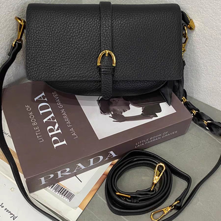 拉链单肩款可折叠简约风斜挎包百搭手机包黑色