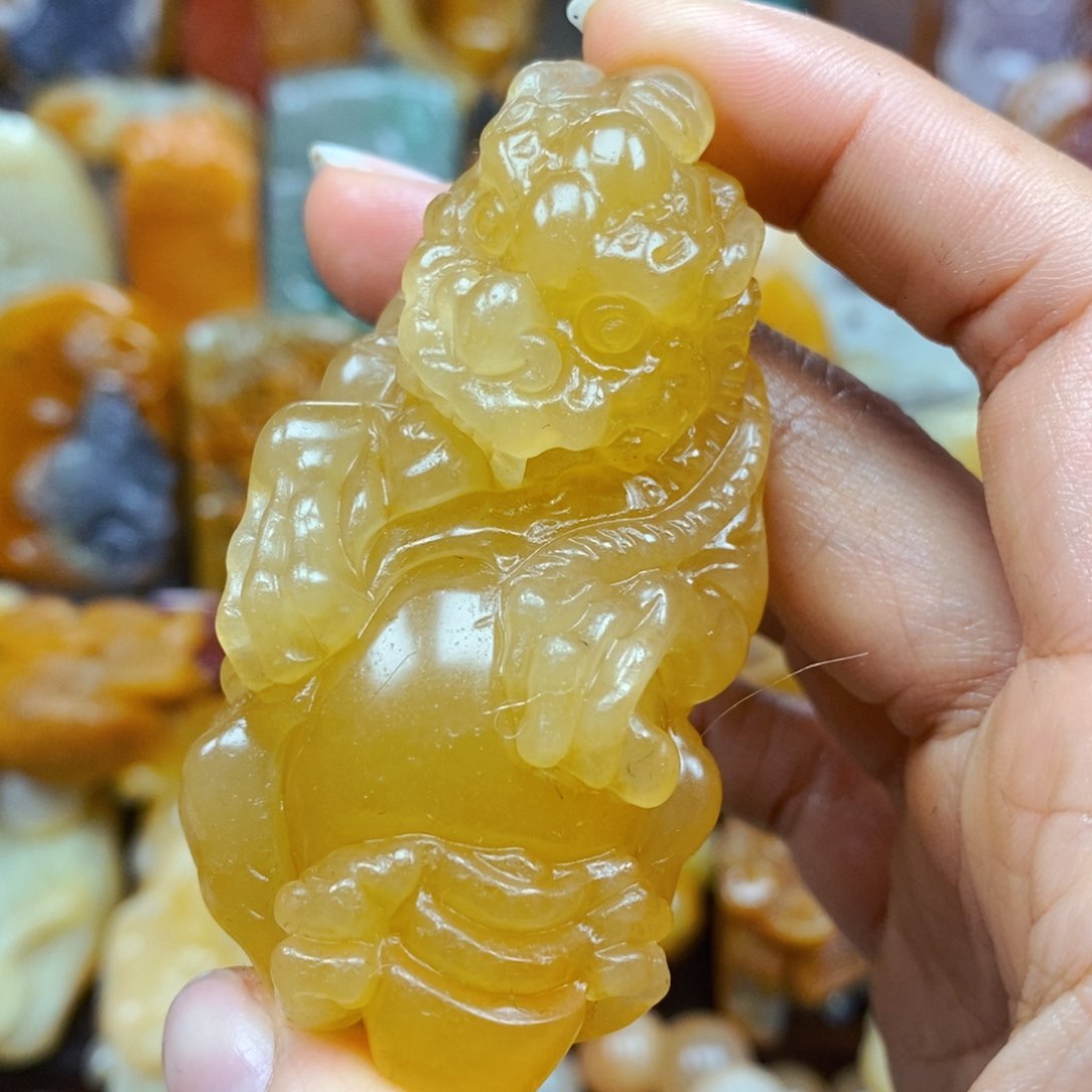 石英质玉（黄龙玉）未镶嵌颈饰