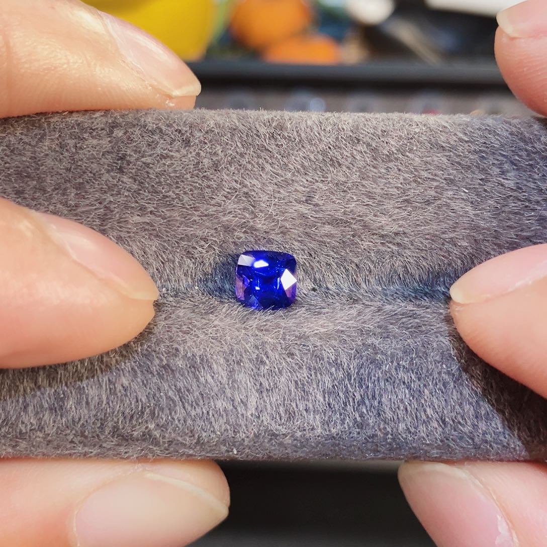 蓝宝石裸石未镶嵌1.08ct 无烧变色皇家蓝