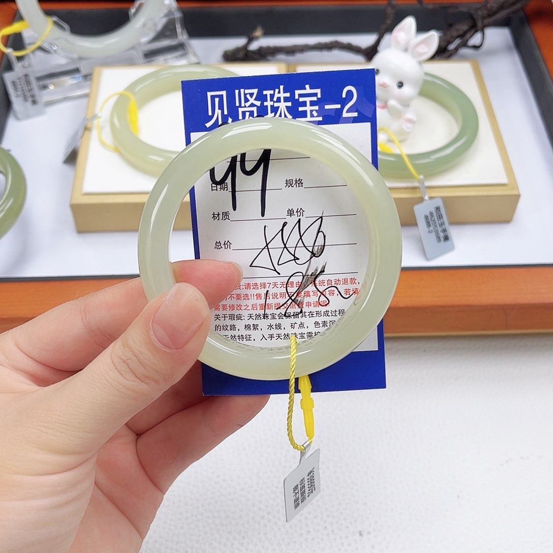 和田玉未镶嵌手镯