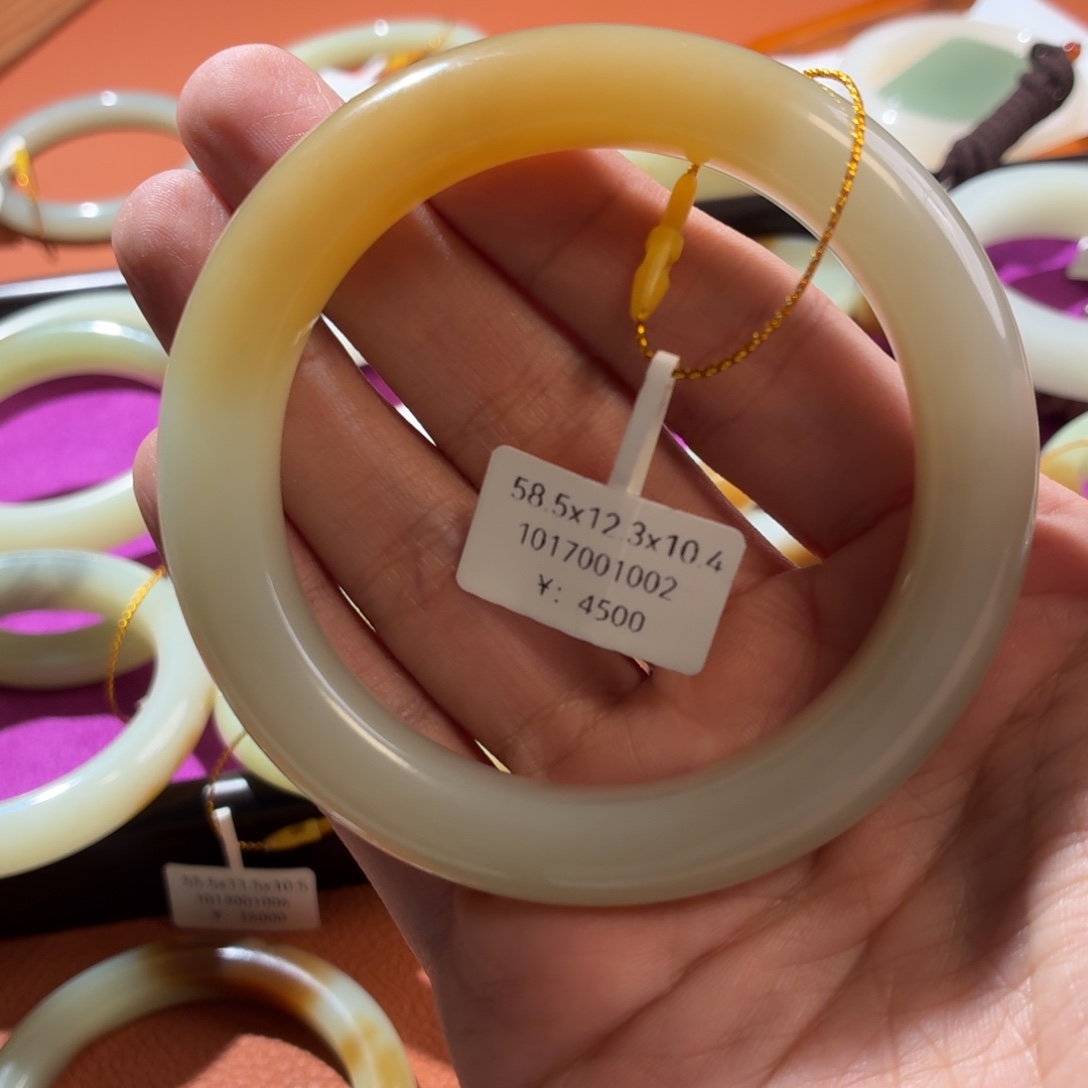 和田玉（糖玉）未镶嵌手镯