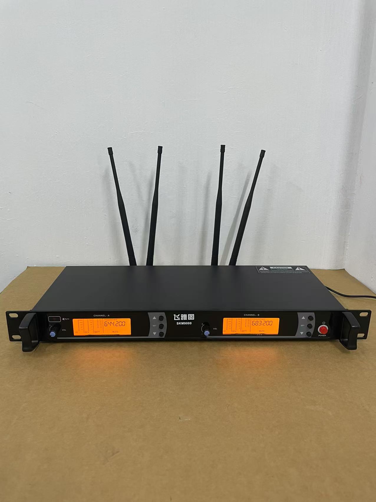 真分集U段无线话筒一拖二家用舞台演出婚庆会议KTV通用麦克风