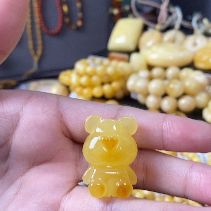 琥珀未镶嵌裸石小熊