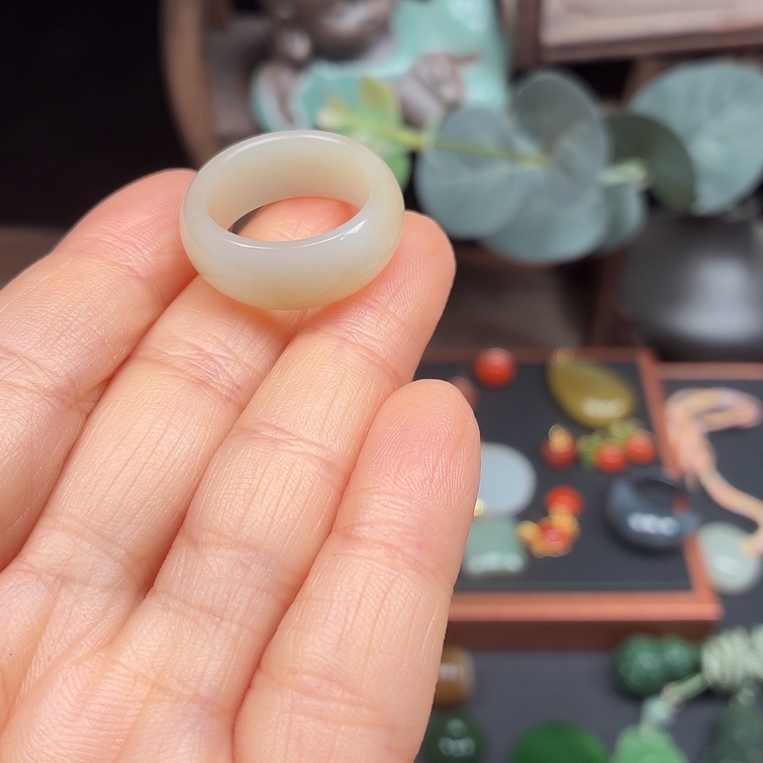 和田玉未镶嵌戒指