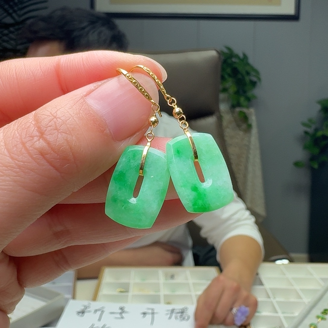 翡翠18K金镶嵌耳饰天然