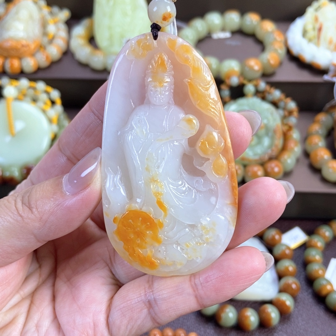 颈饰未镶嵌透闪石质玉