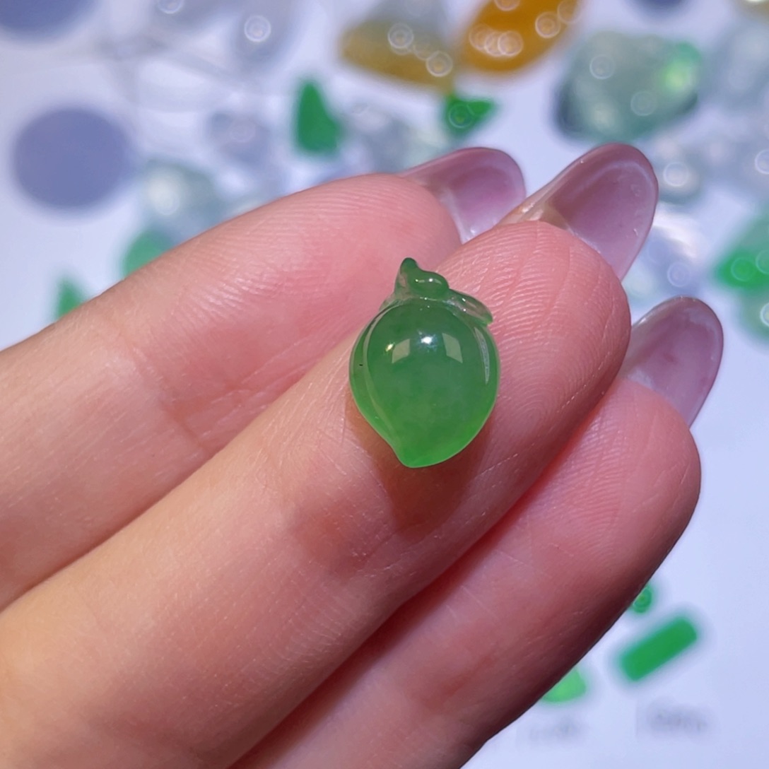 翡翠未镶嵌颈饰裸石