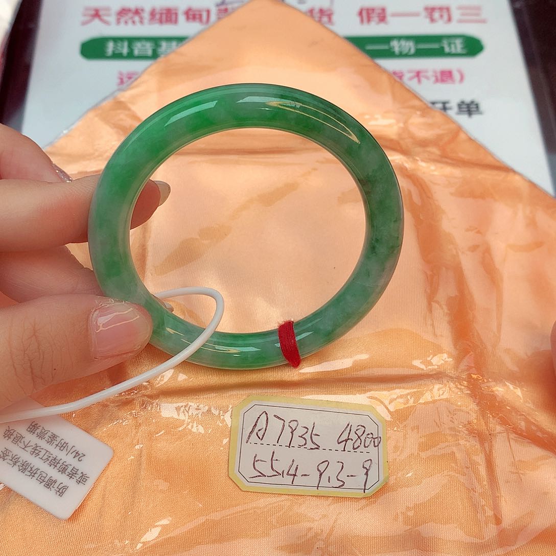 翡翠手镯未镶嵌缅甸翡翠