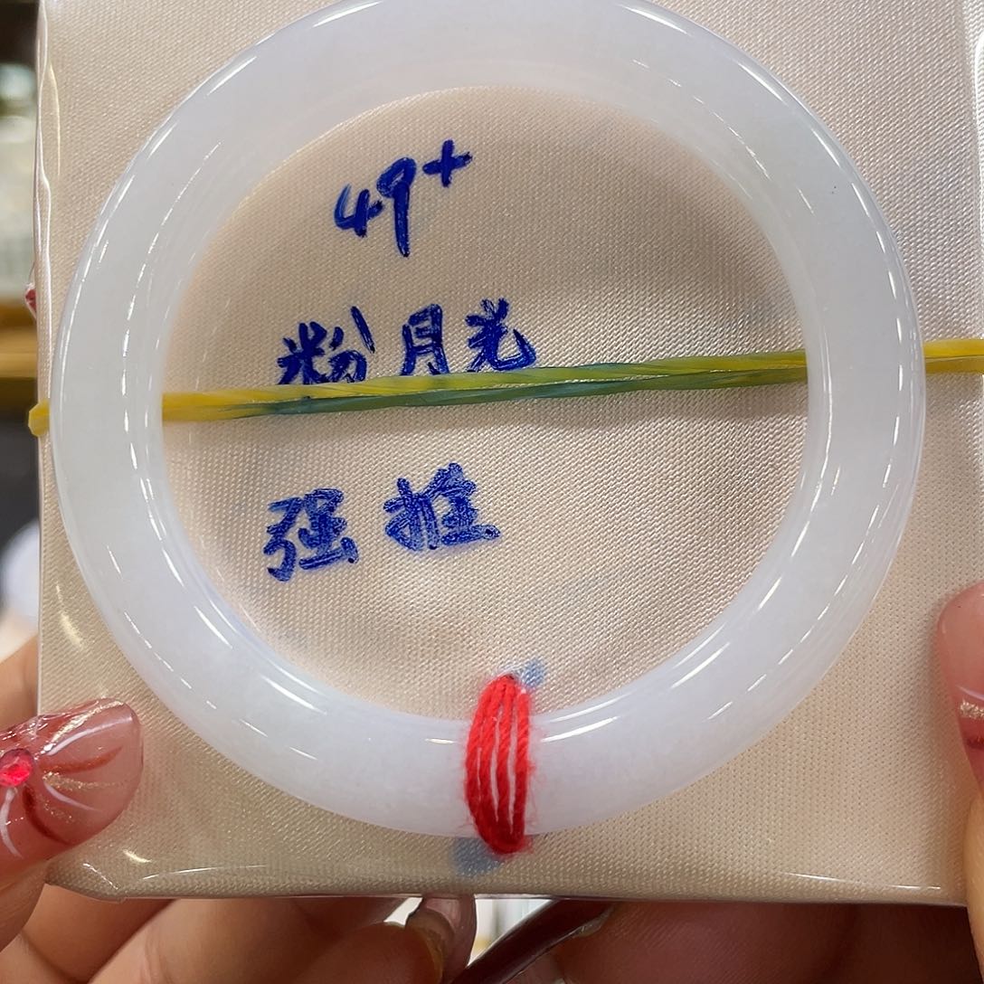 翡翠手镯未镶嵌翡翠手镯