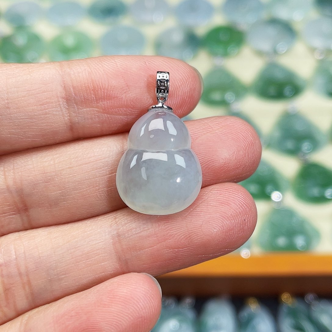 翡翠颈饰18K金镶嵌吊坠