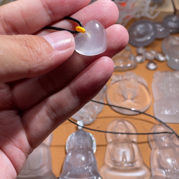 石英质玉未镶嵌颈饰