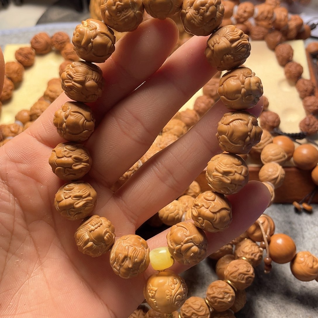 猴头核桃雕刻横财神