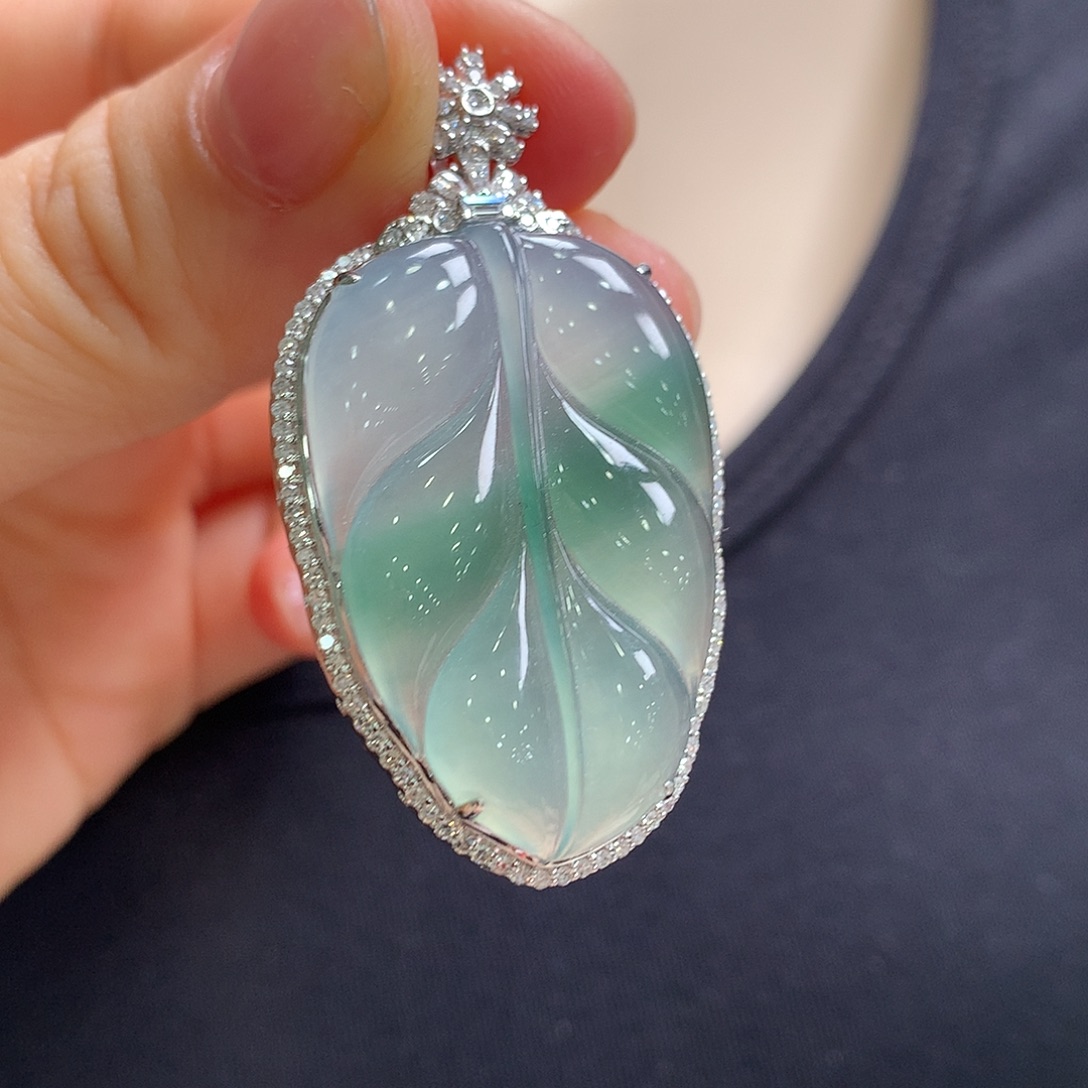 翡翠18K金镶嵌颈饰