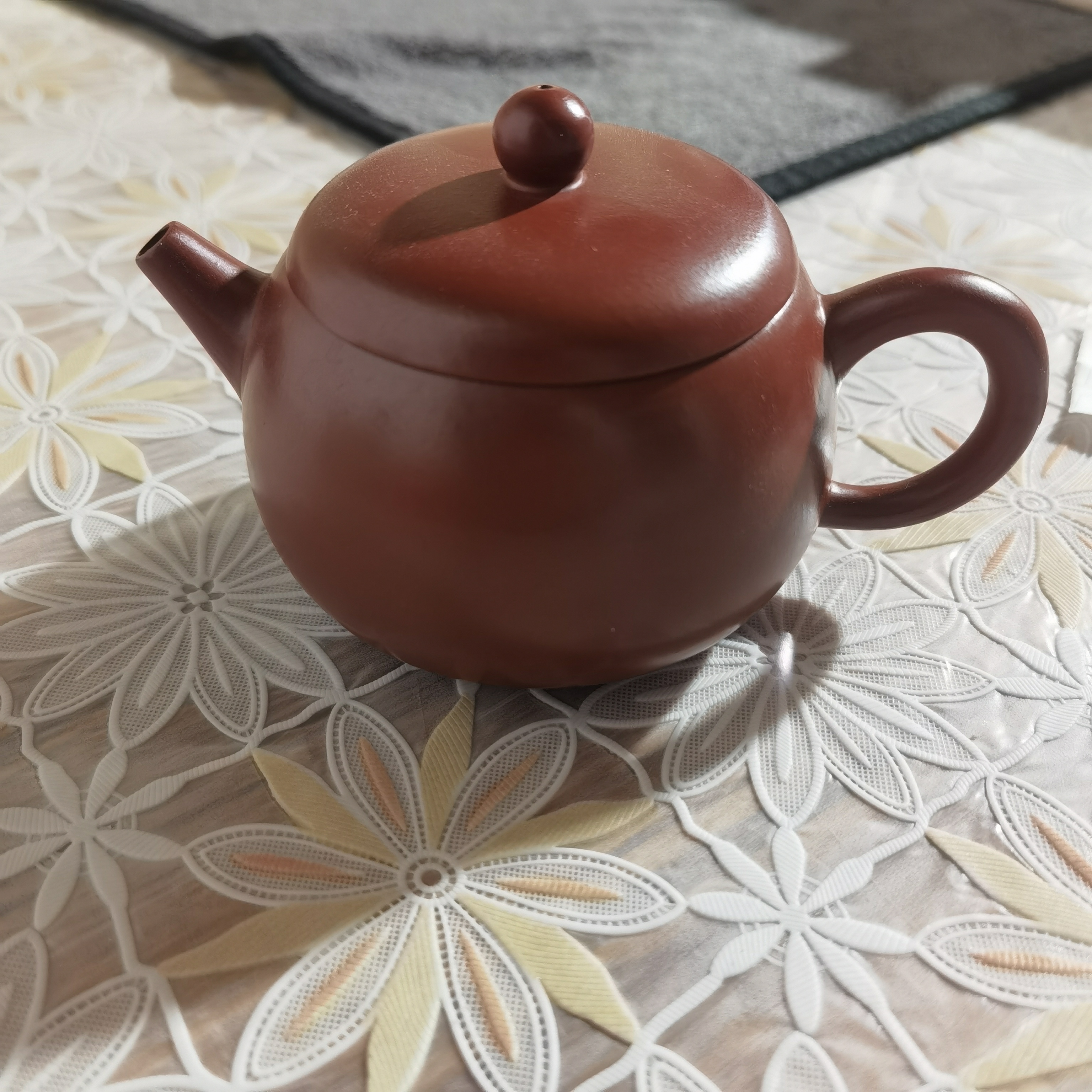 中国宜兴紫砂壶大红袍泥料宽口西施