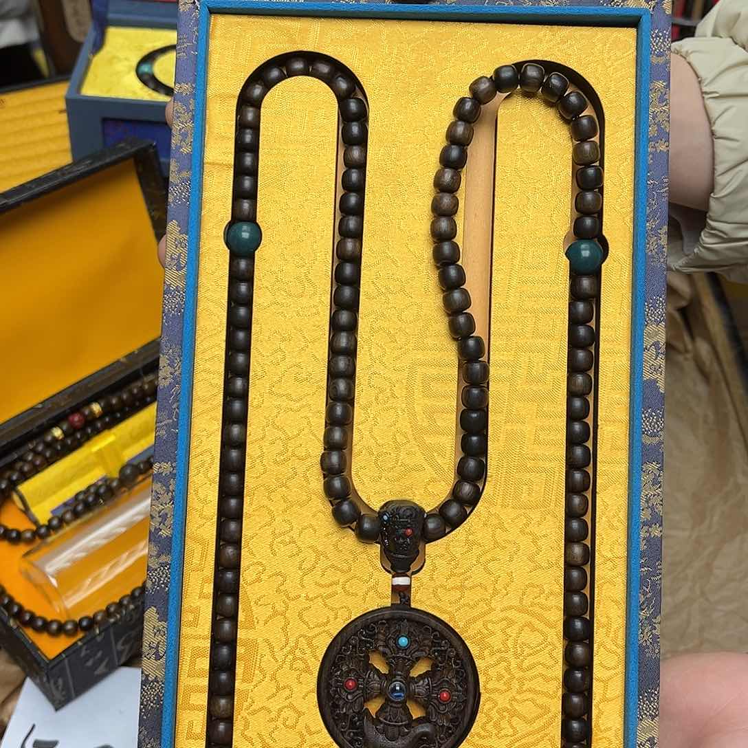 大叶紫檀（黑酸枝木类）