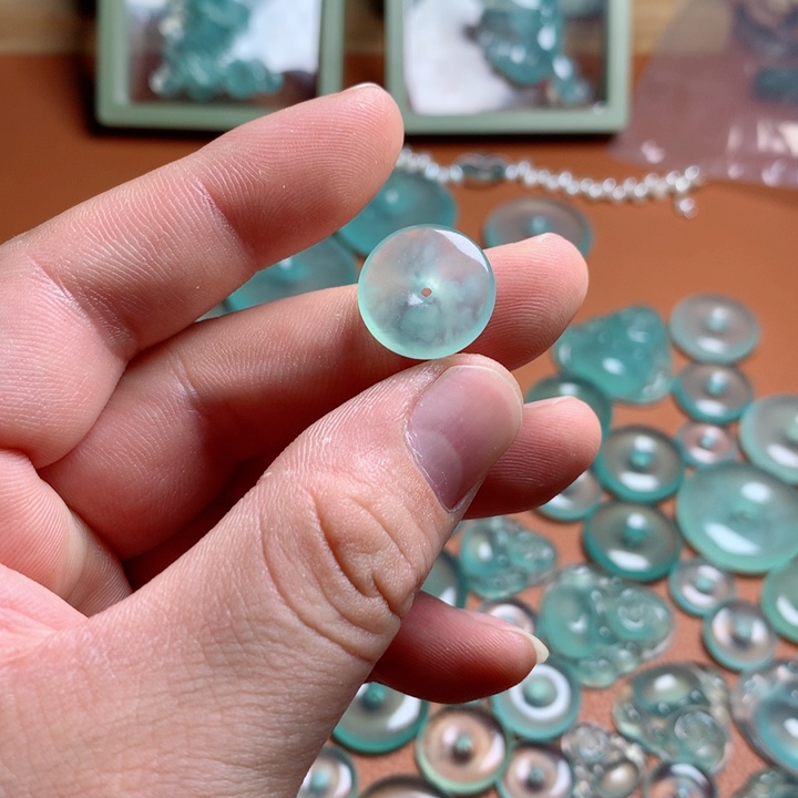 蛇纹石玉未镶嵌吊坠