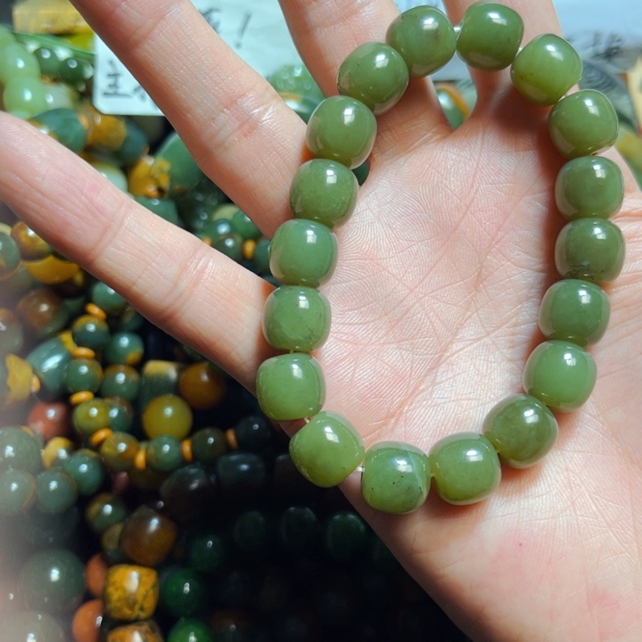 岫岩河磨玉（透闪石质玉）手链未镶嵌