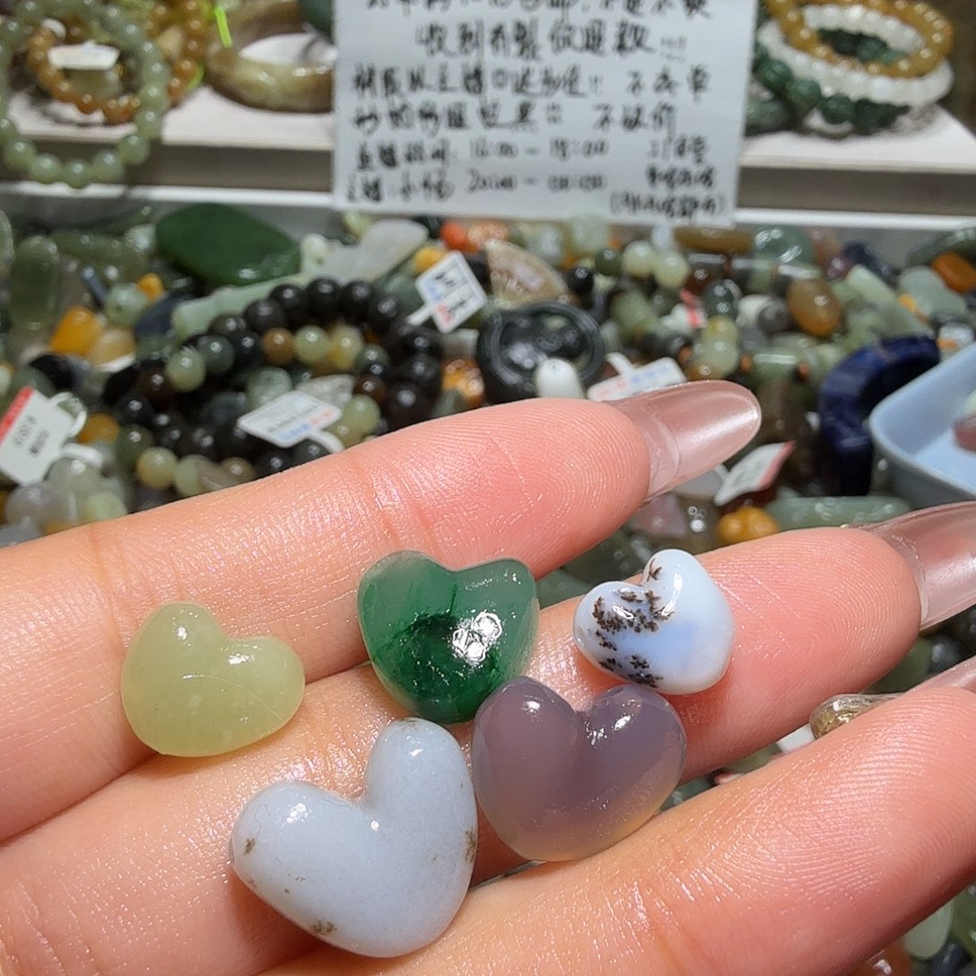 和田玉未镶嵌珠宝奇石