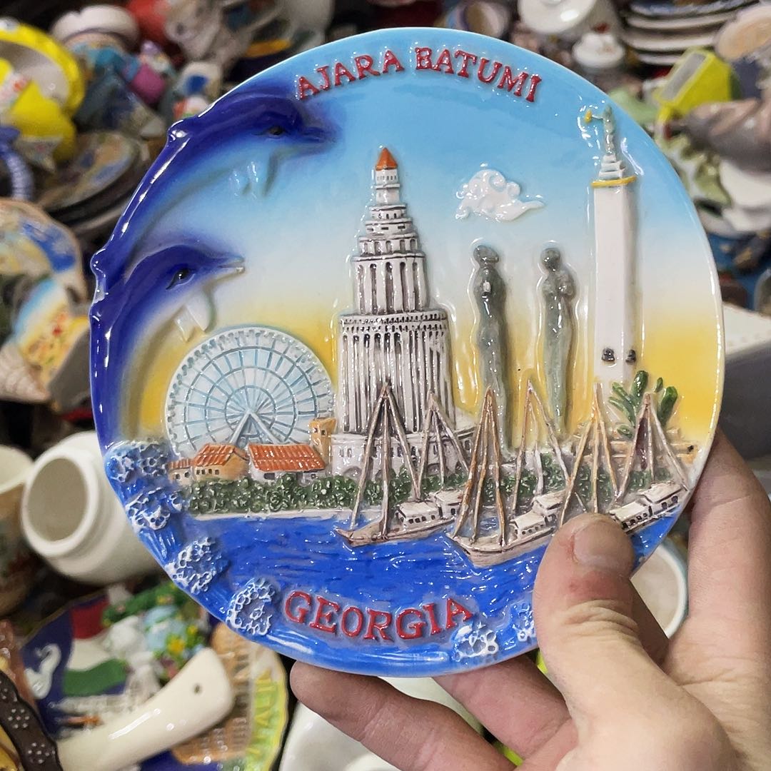 摆件    磕碰 封釉。