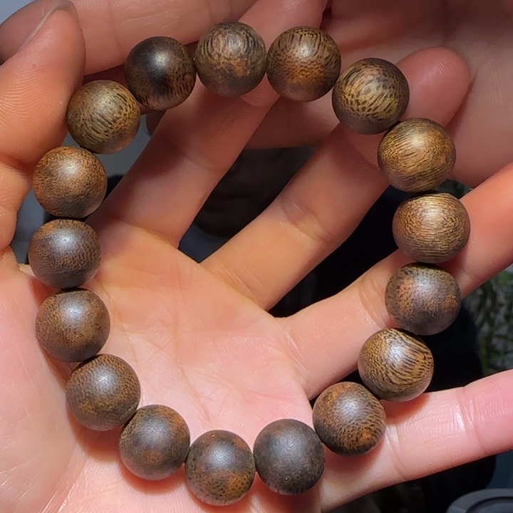 沉香手串透顶绿1.3手串16克+