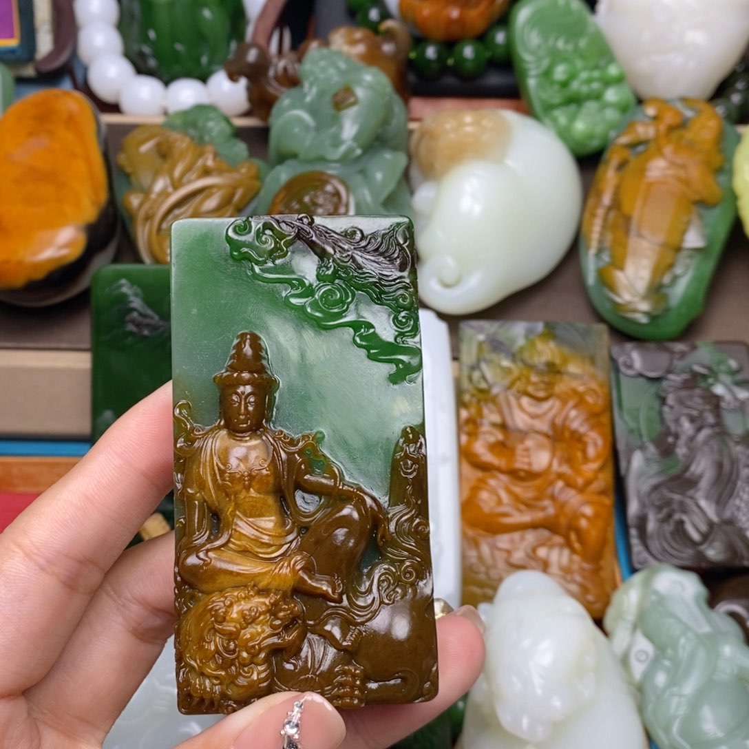 和田玉颈饰未镶嵌光**落