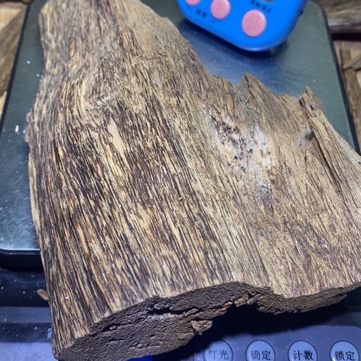 打***魚沉香碎屑沉香达拉干