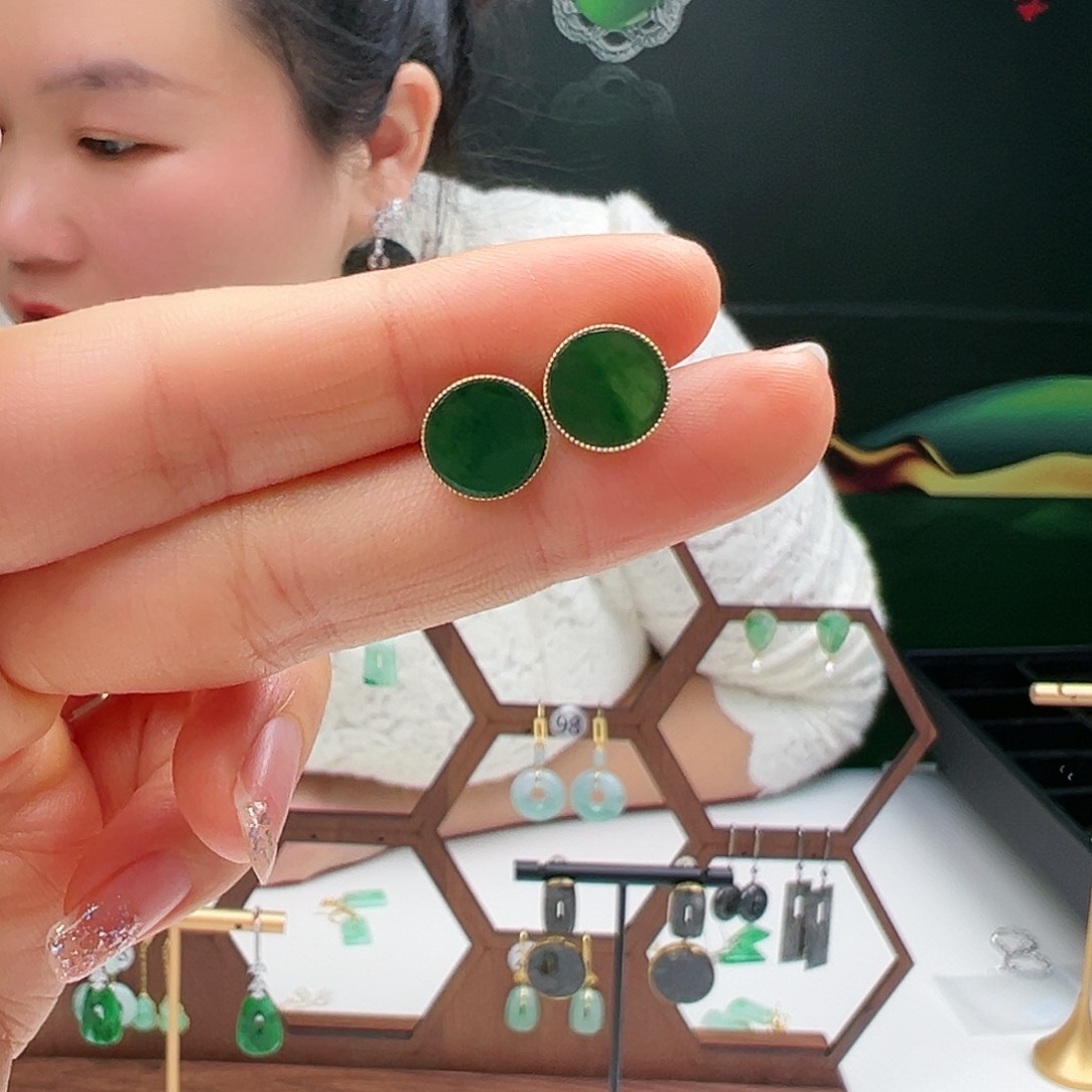 翡翠耳饰18K金镶嵌天然翡翠耳饰18k金镶嵌