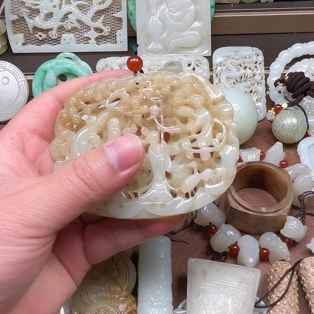 用***6和田玉未镶嵌颈饰