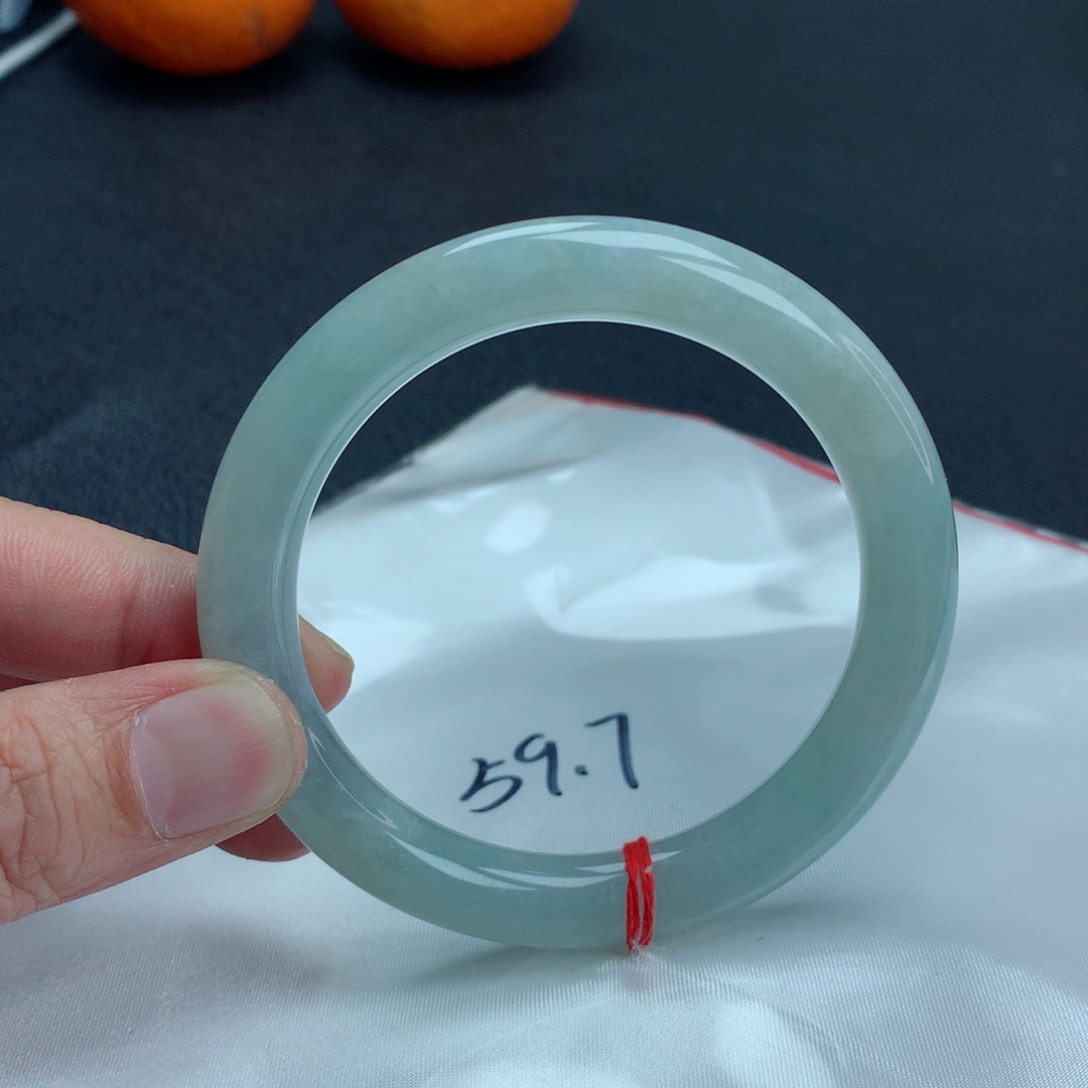 翡翠手镯未镶嵌翡翠手镯