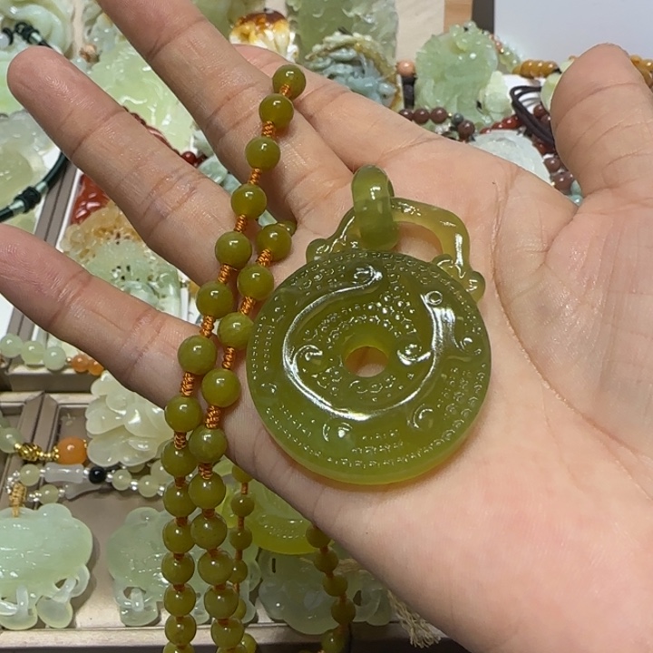 蛇纹石玉吊坠未镶嵌