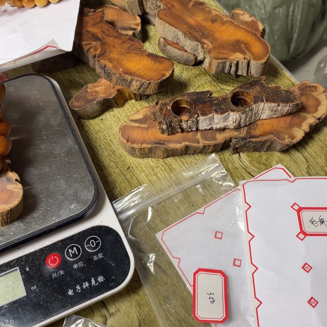 R***t柏木（崖柏）太行1.8瑕疵雷击