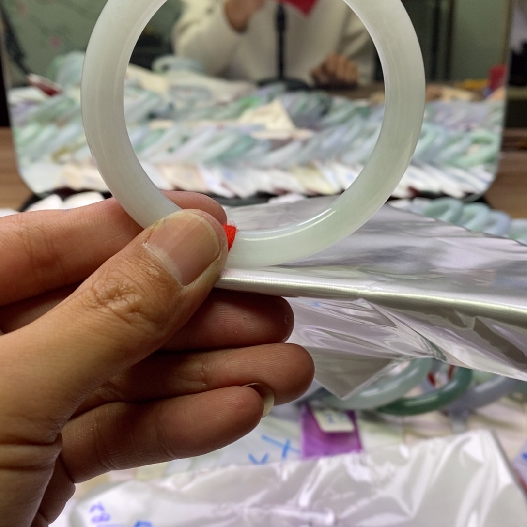 翡翠手镯未镶嵌白月光