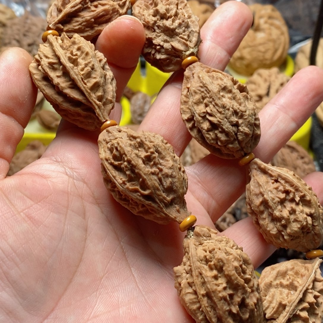 文玩核桃吊坠小**儿瑕疵69