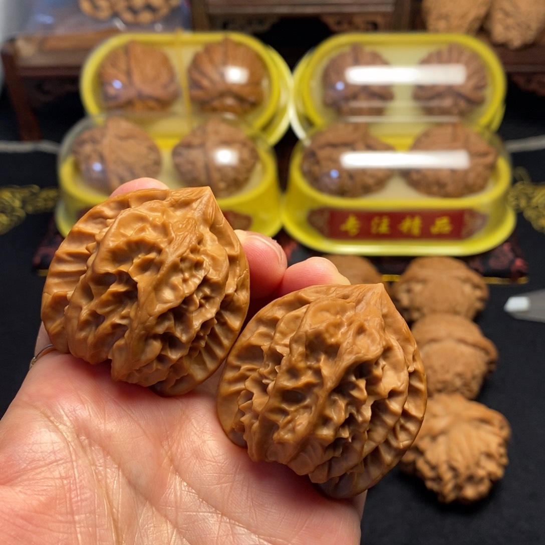 把件桃核大龙狮子头