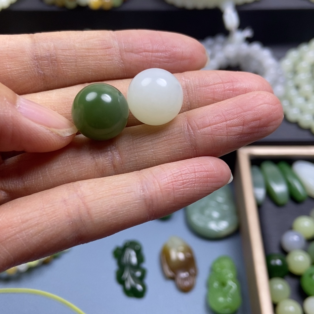 陈***c和田玉未镶嵌颈饰