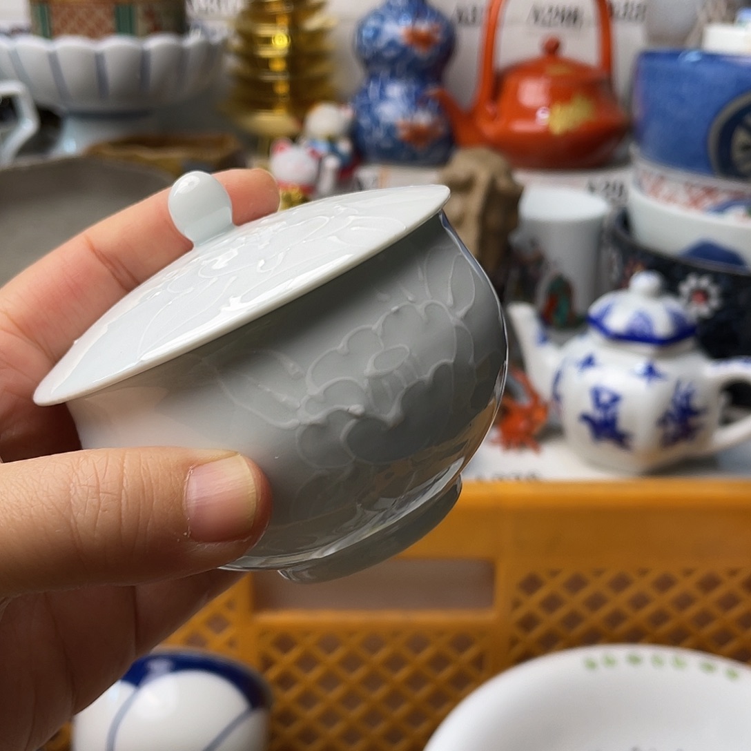 瓷片胡****)哈哈哈我来拉了笑哈咯我是个女