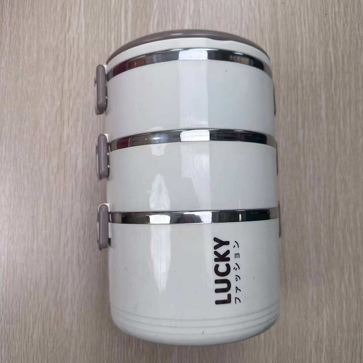 xx三层保温饭盒颜色随机