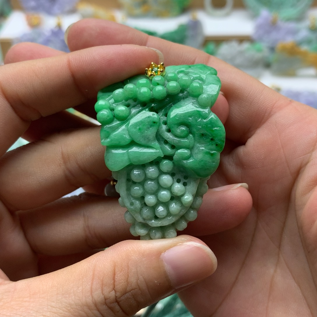 翡翠未镶嵌颈饰翡翠
