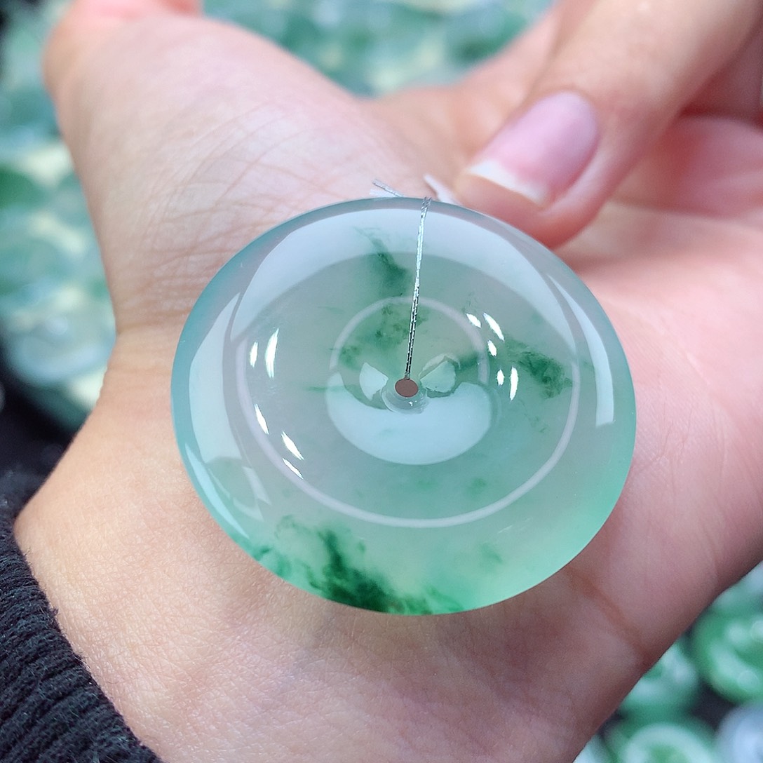 翡翠颈饰未镶嵌编号120。尺寸33.7-6.2