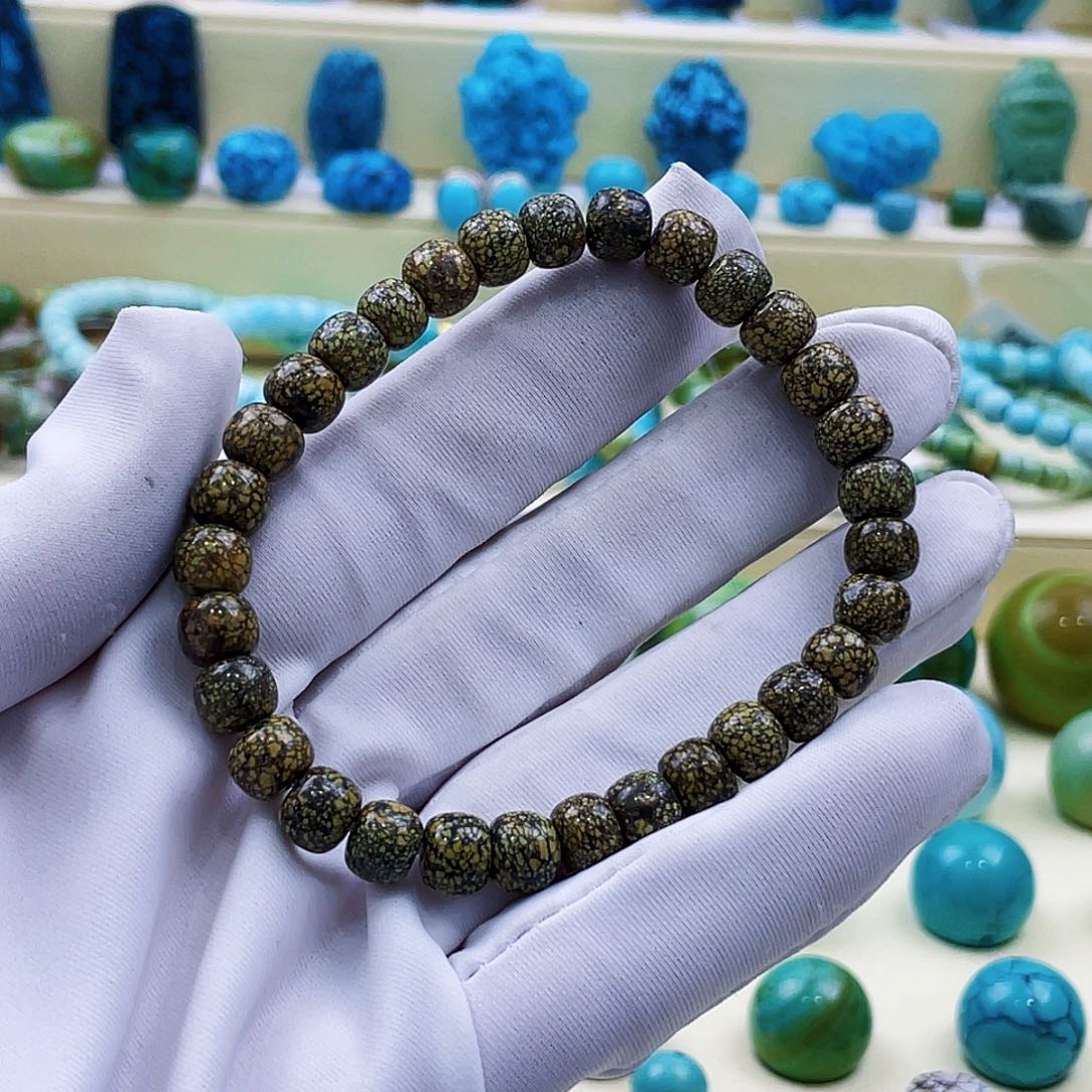 绿松石颈饰未镶嵌