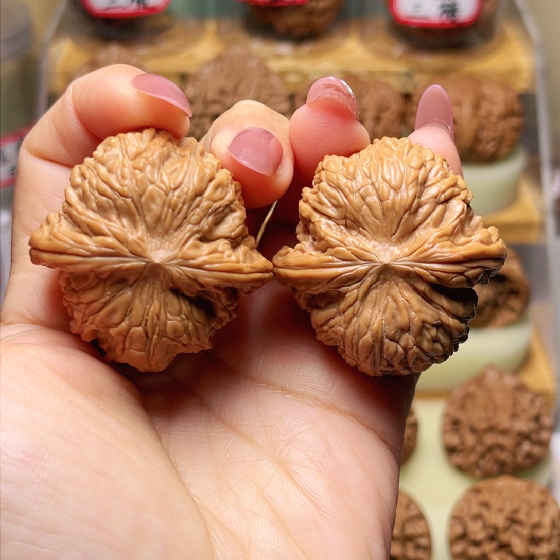 文玩核桃吊坠41.5尺正球磨