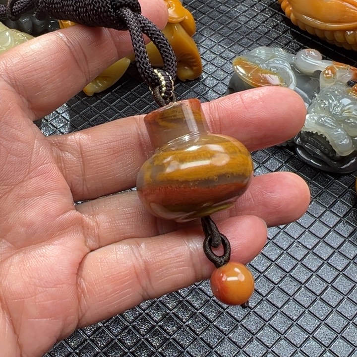 石英质玉（黄龙玉）颈饰未镶嵌