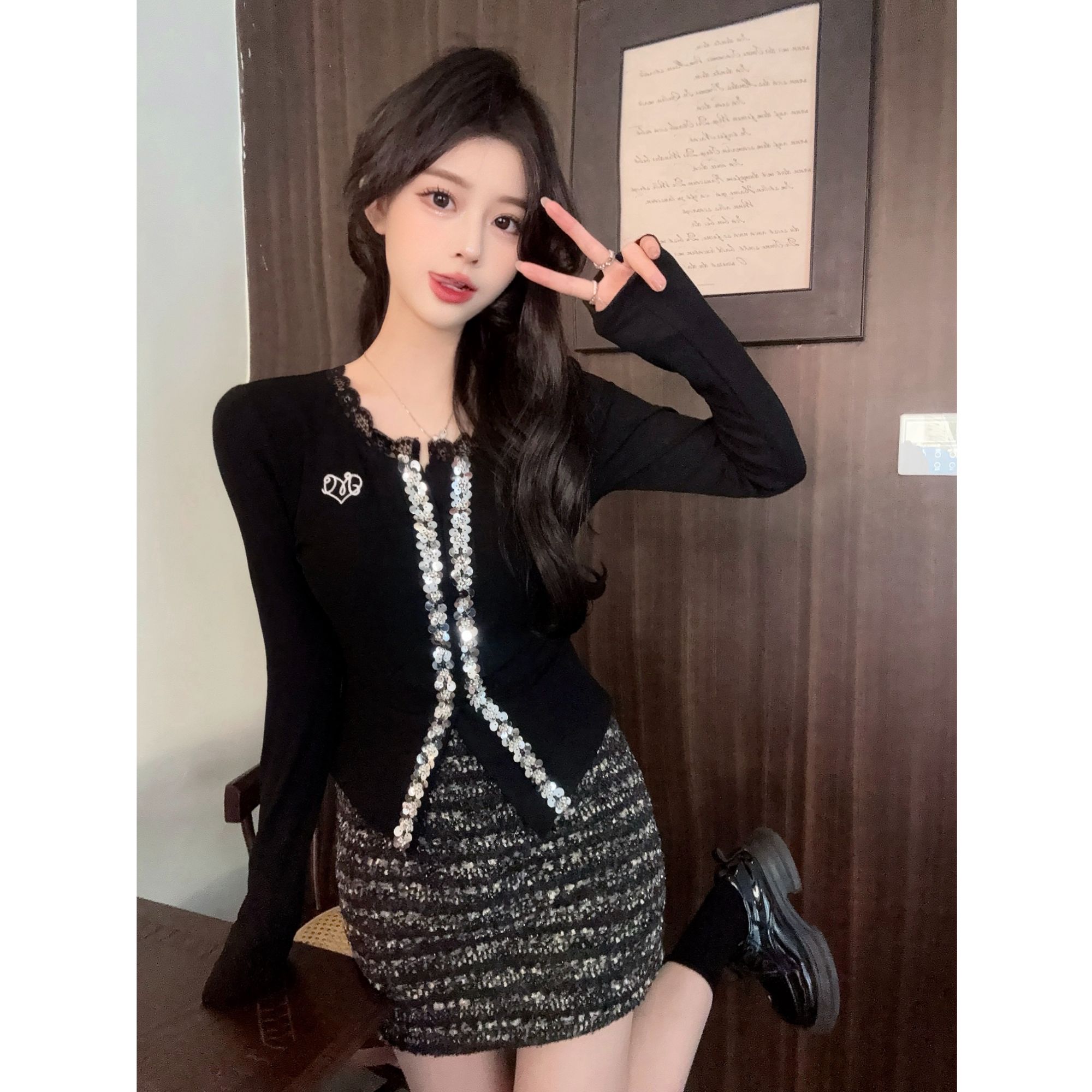 纯欲设计感黑色长袖针织衫女秋冬气质重工亮片半裙