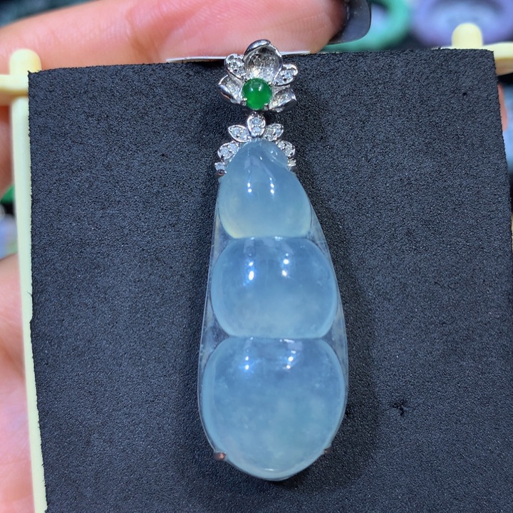 翡翠18K金镶嵌颈饰翡翠