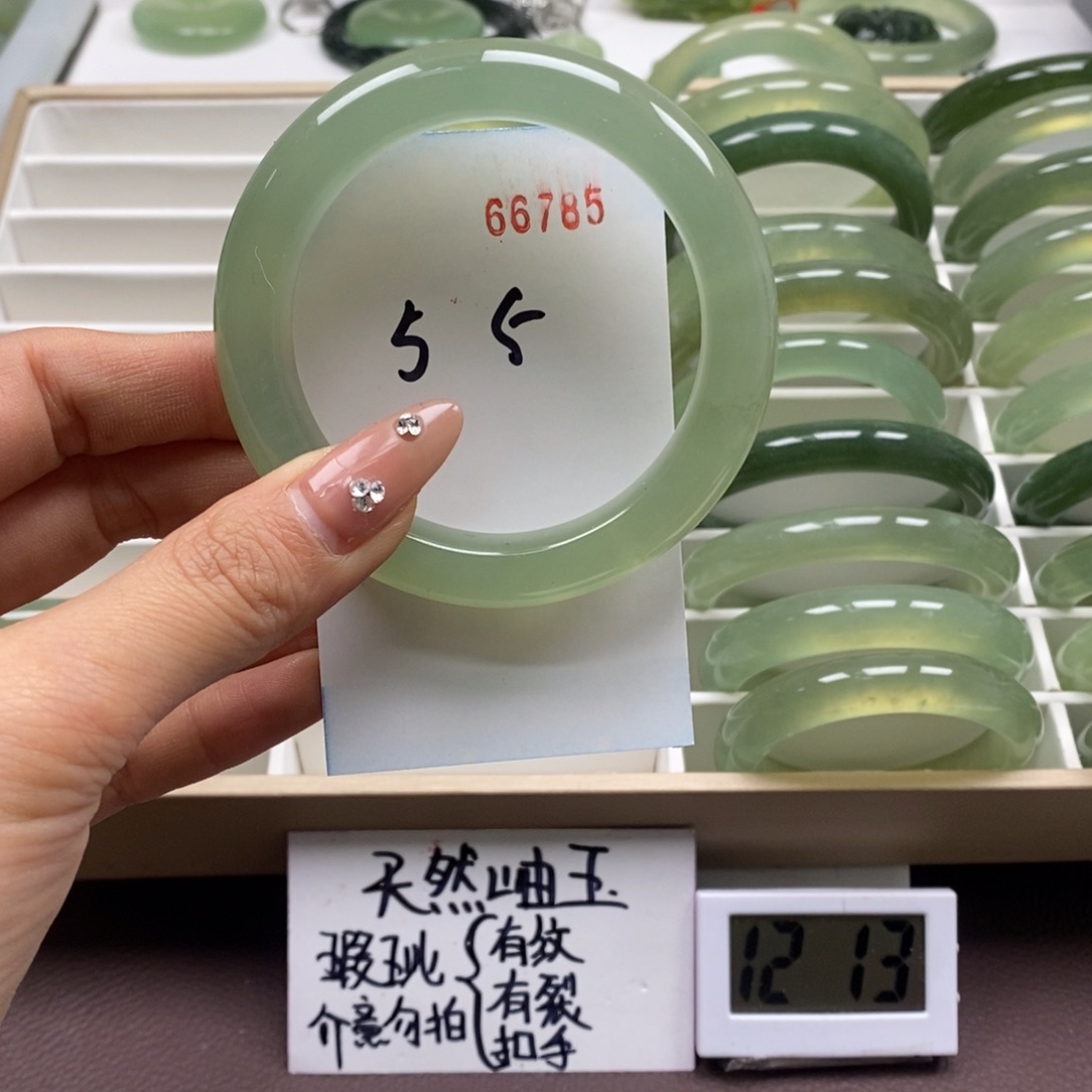 蛇纹石玉手镯未镶嵌